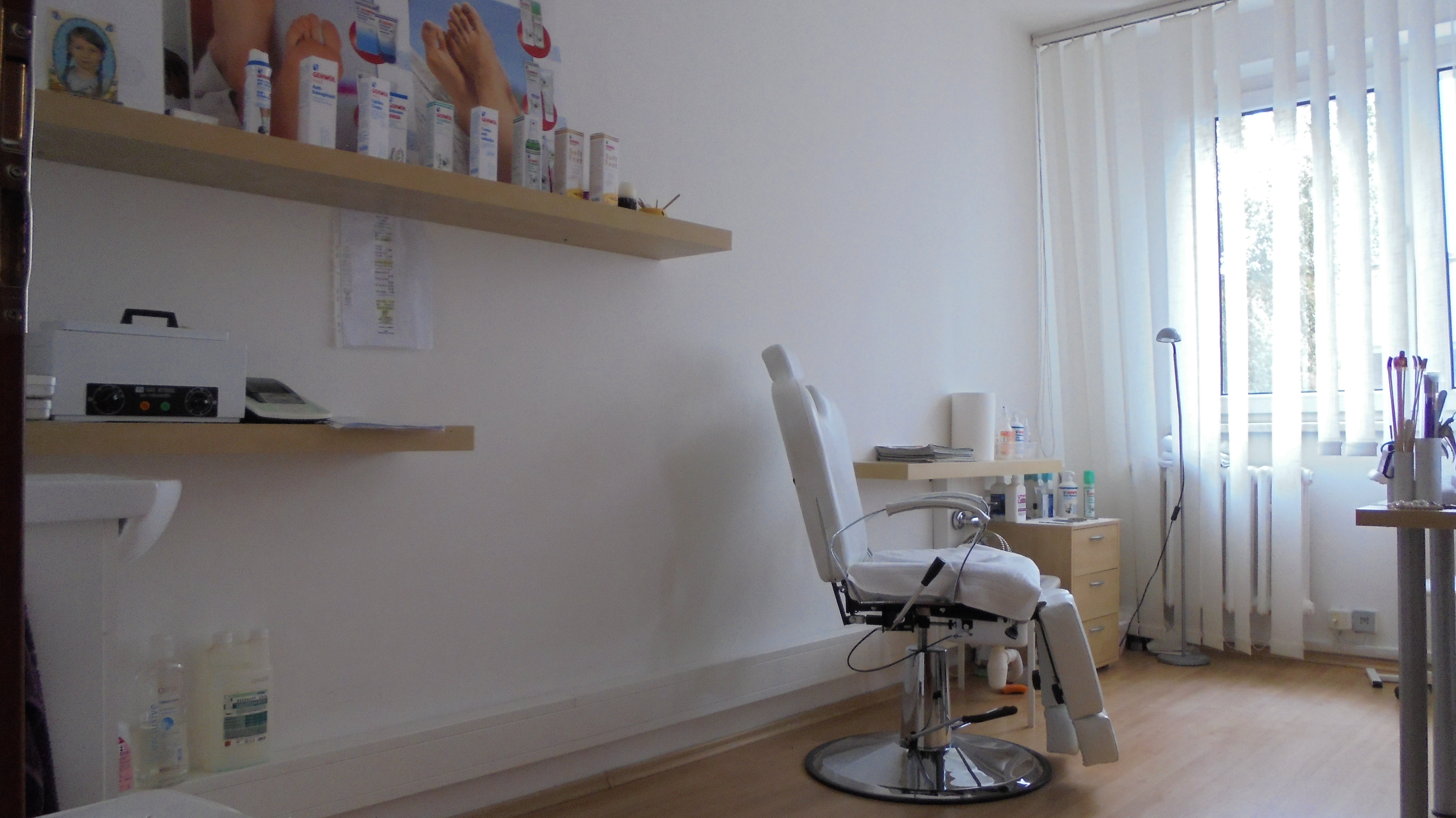 Manikúra, pedikúra Bratislava - Ružinov - masáž rúk